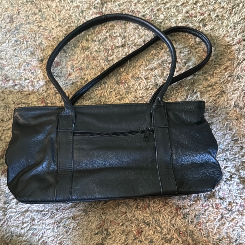 Sleek Black Leather Shoulder Bag with Minimalist Design